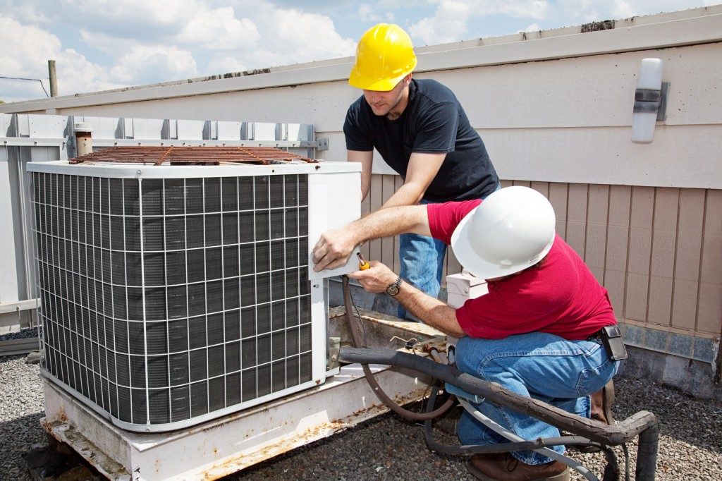photodune-466095-industrial-air-conditioning-repair-m-1024x682 photodune-466095-industrial-air-conditioning-repair-m-1024x682